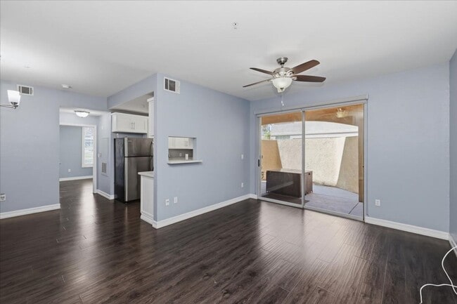 Building Photo - Move-In Ready Condo with Premium Community Amenities