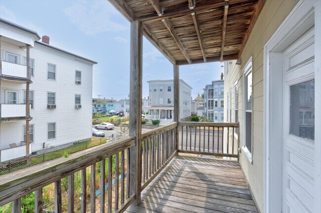 Building Photo - 475 Rimmon St