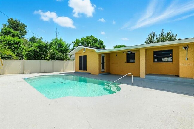 Building Photo - 3707 Pelican Ln