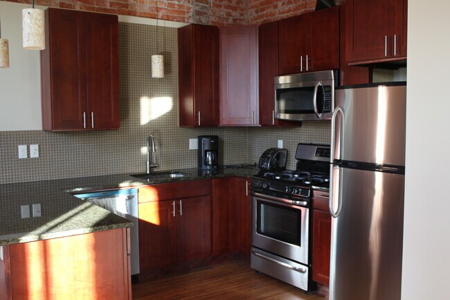 Building Photo - 109 West Third Ave #201