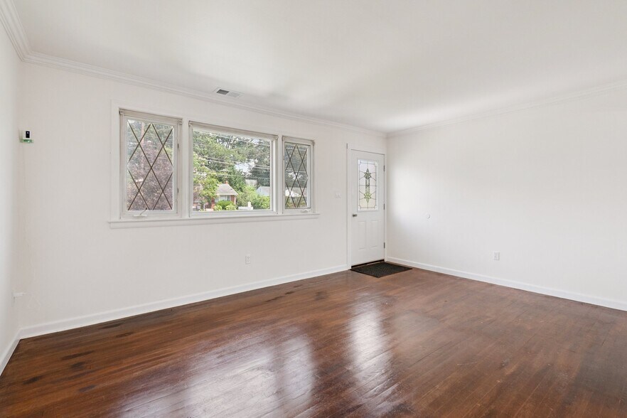 Building Photo - 3009 Viceroy Ave