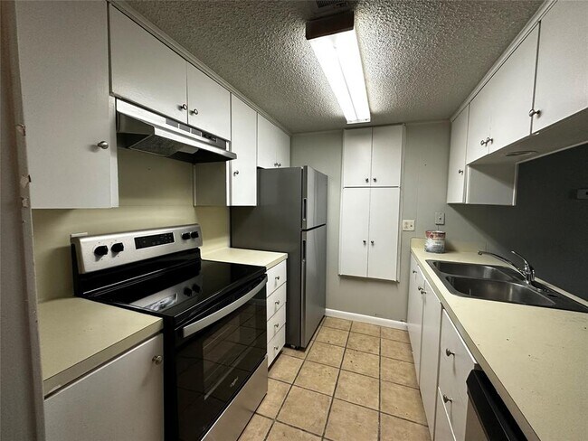 Building Photo - 1514 Forest Trail