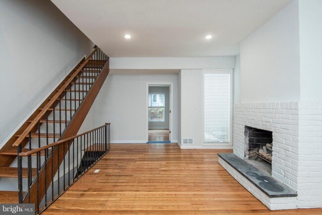 Building Photo - 3936 Delancey St
