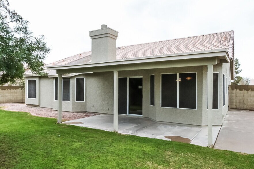 Building Photo - 1625 E Sheffield Ave