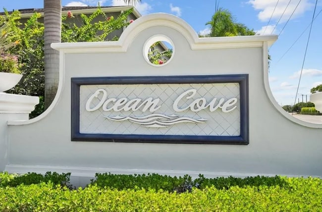 Building Photo - Stuart 3/2.5/1 Ocean Cove Townhome!