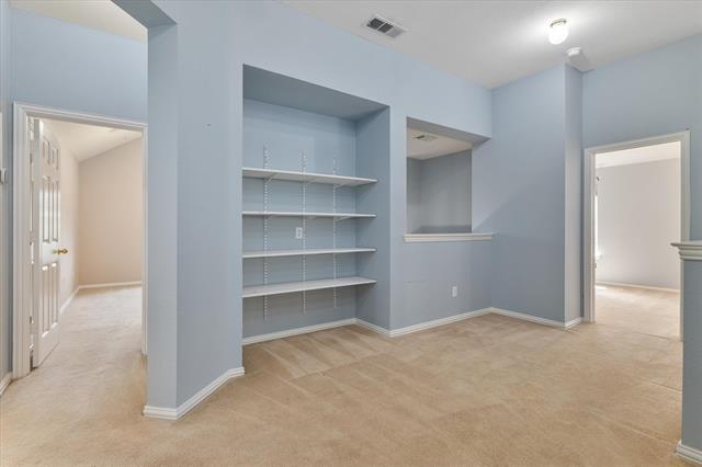 Building Photo - 931 W Cedar St