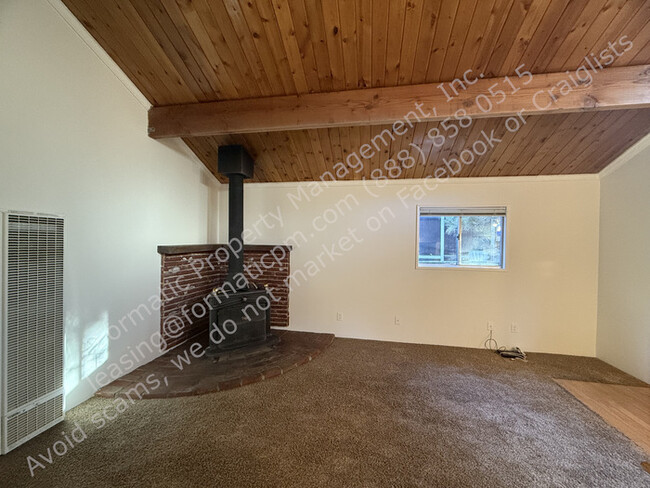 Building Photo - Pet-Friendly Two Bedroom Cabin in Sugarloaf!