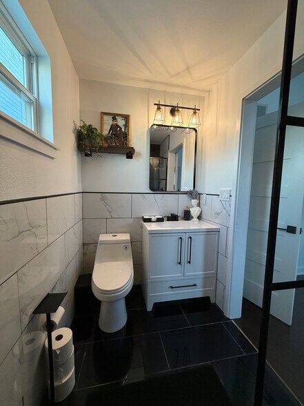 Master Bathroom - 1741 Jourdan Ave