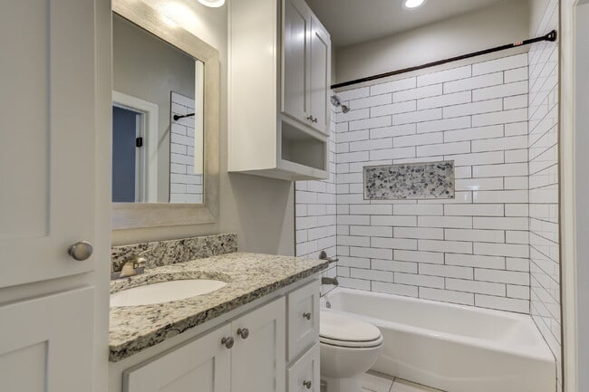 Building Photo - Stunning 3 Story Town-Home near Texas Tech...