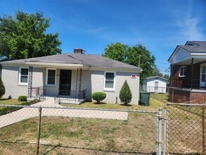 Building Photo - Lovely 2 Bedroom Bath