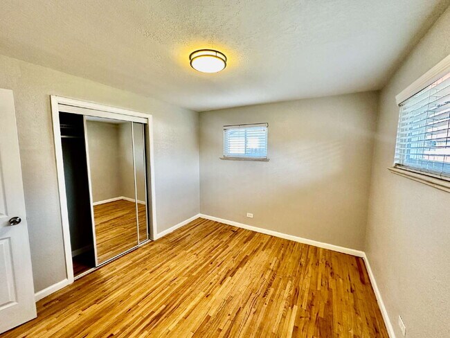 Building Photo - Cozy Home in Sunnyside!