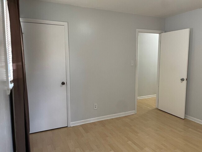 Building Photo - BEAUTIFUL 3 BED, 1.5 BATH BRICK HOME LOCAT...