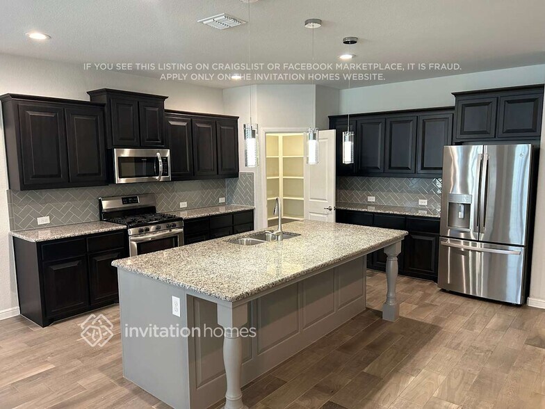 Building Photo - 2512 Candle Ln