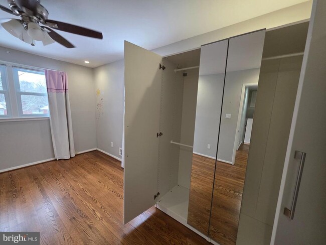 Building Photo - 8140 Drayton Ln