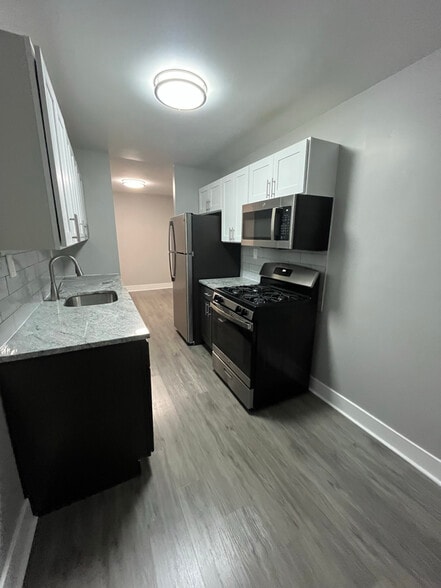 Primary Photo - 431 Park Ave