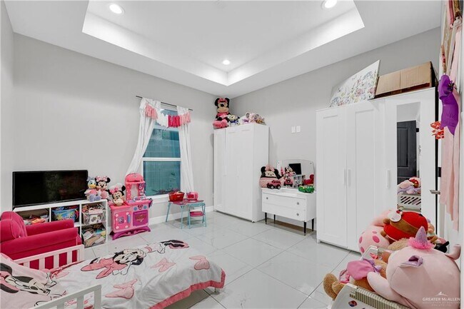 Building Photo - 25 La Pointe Ave