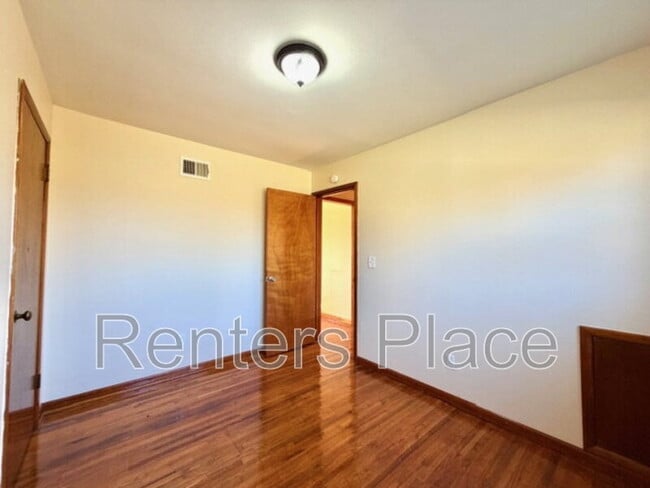 Building Photo - 4920 S Maybelle Ave