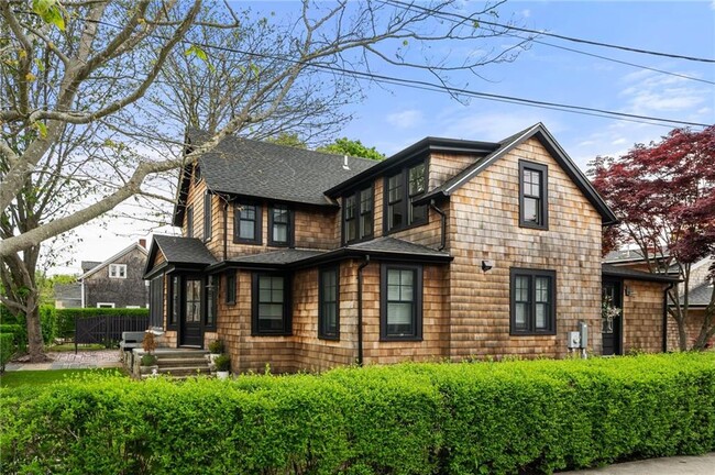 Building Photo - 14 Robinson St