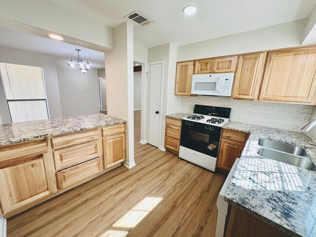 Building Photo - MOVE IN SPECIAL!!! - Updated 3-Bed Home wi...