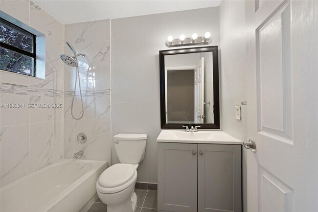 Building Photo - 3208 San Remo Cir