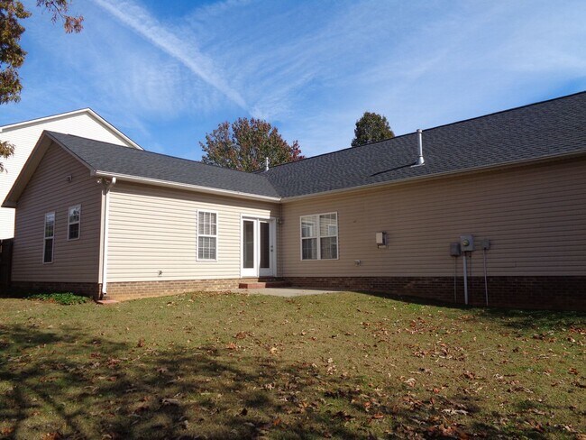 Building Photo - Kernersville Location-3 Bedroom House