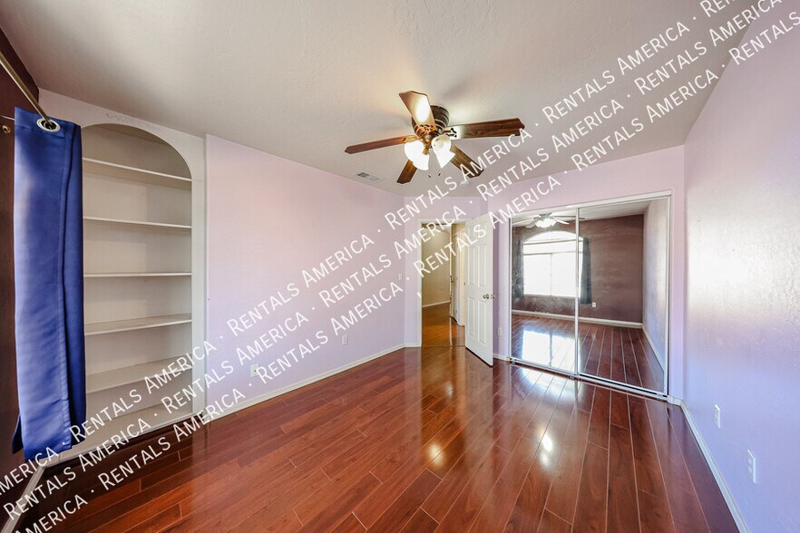 Building Photo - 2127 E Nighthawk Wy