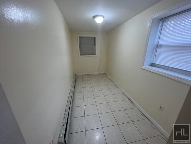 Building Photo - 25-18 36th Ave
