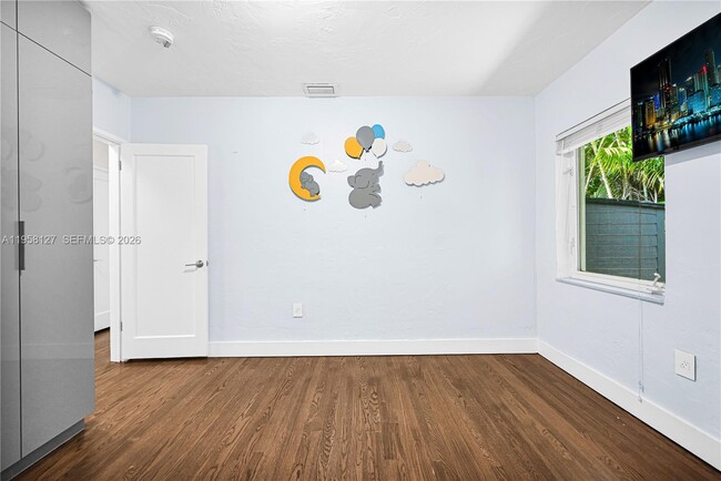 Building Photo - 295 De Leon Dr