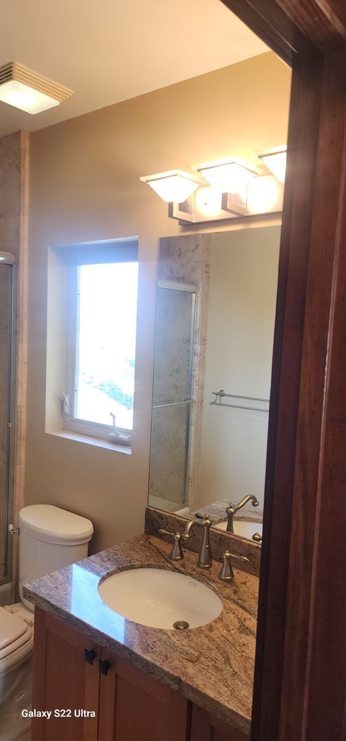 Building Photo - Spacious and freshly updated 2 bedroom, 2 ...