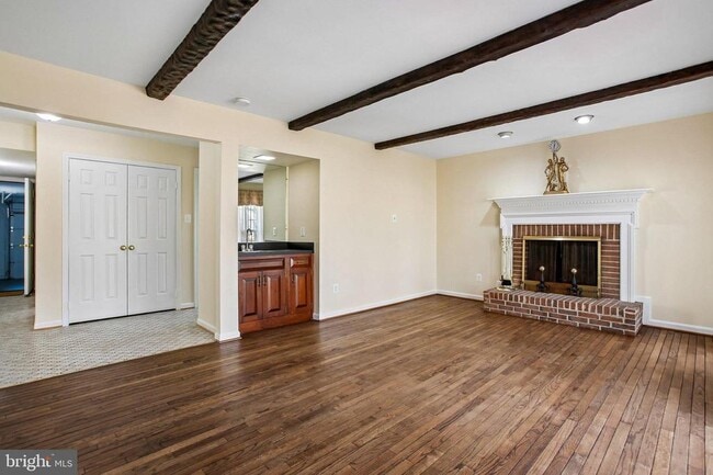 Building Photo - 6604 Tina Ln