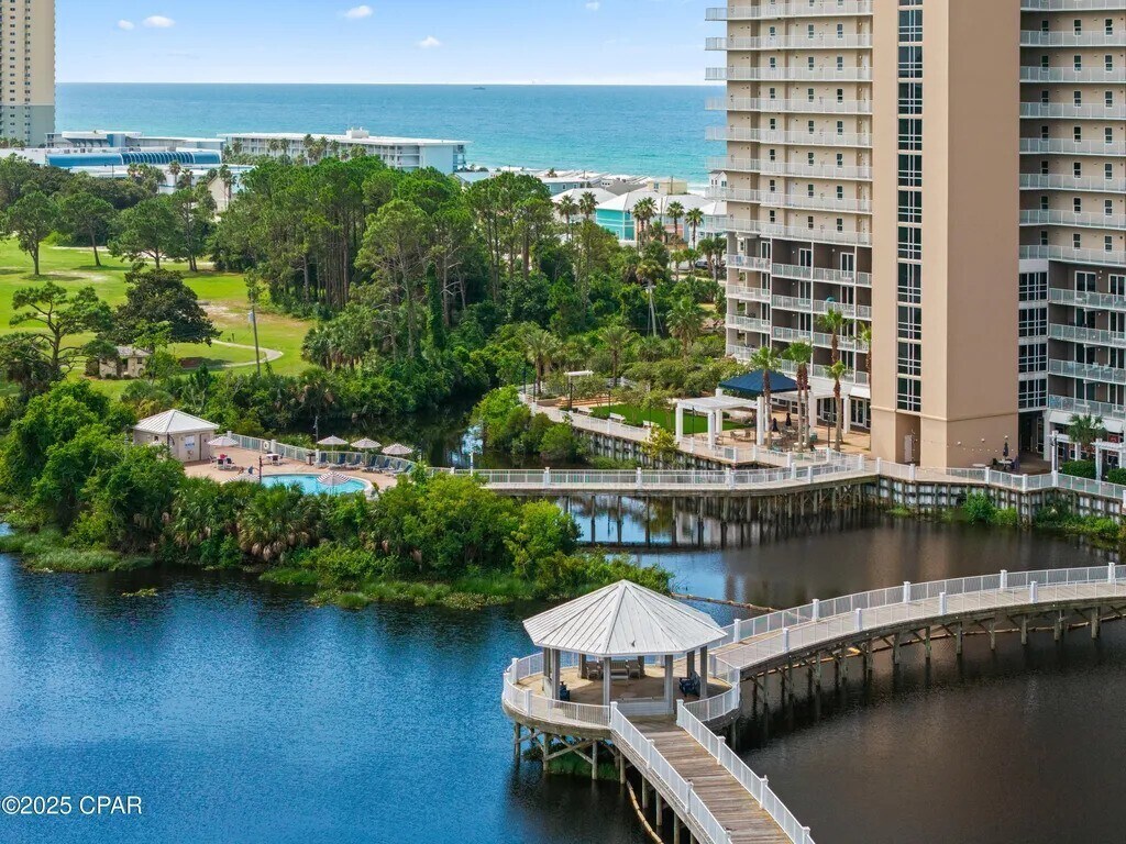 Building Photo - 9860 S Thomas Dr