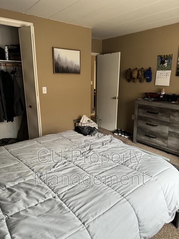 Building Photo - 713 W Church St