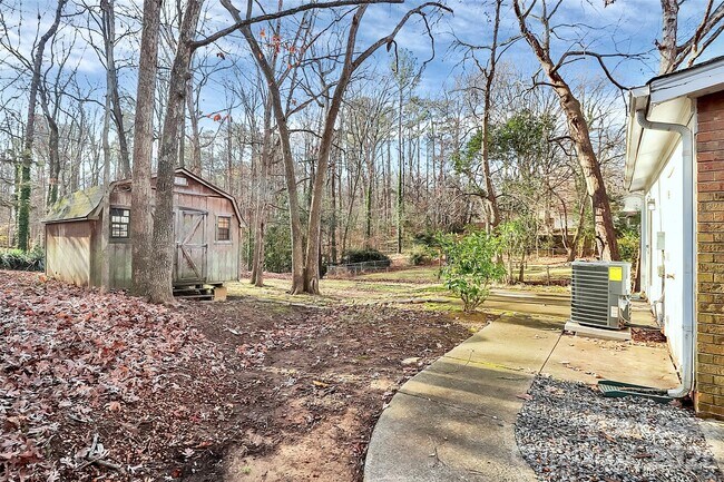 Building Photo - 919 Pineborough Rd