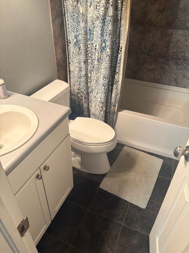 Building Photo - Bright and Sunny 2-Bedroom/2-Bathroom for ...