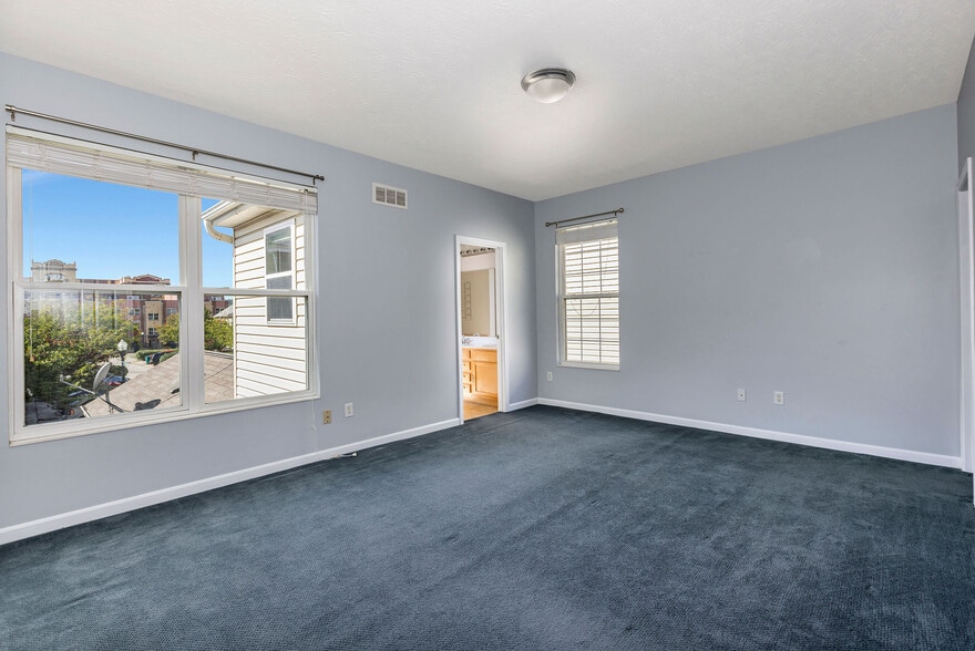 Building Photo - 1441 Laurel Park Dr