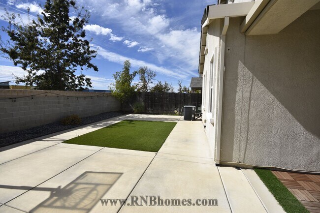 Building Photo - 5121 Creekhollow Way