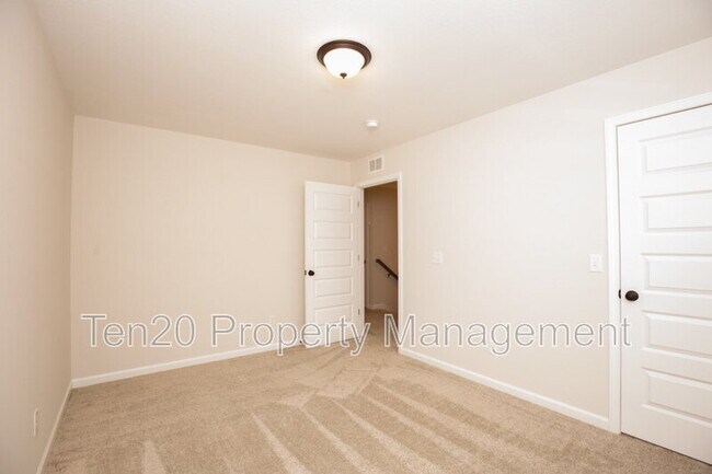 Building Photo - 9843 N Ivy Park Dr