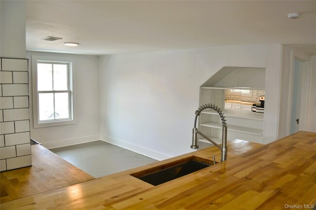 Building Photo - 2303 Lucas Turnpike