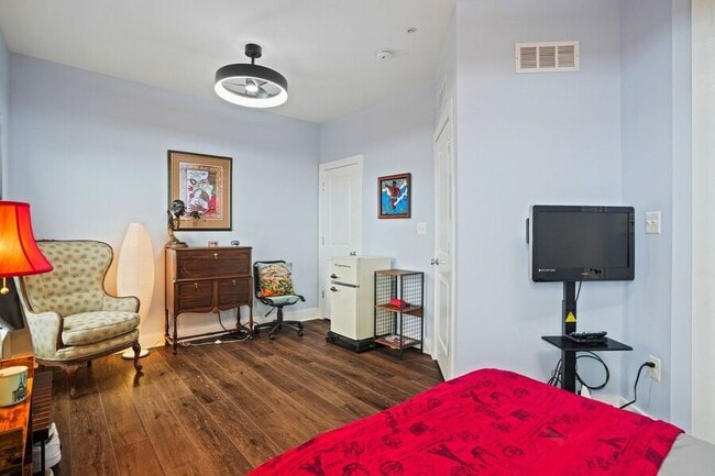 Building Photo - 820 Fern Pl NW