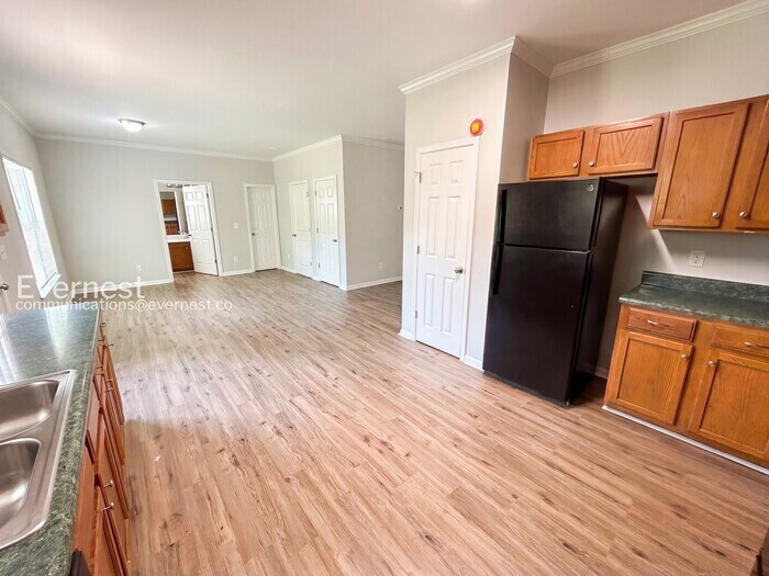 Building Photo - 841 Ridge Ave NW