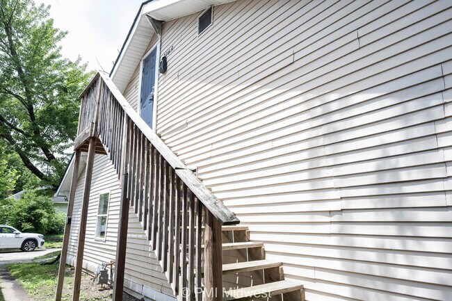 Building Photo - "Chic Studio Living: Spacious 768 Sq Ft Gem in Indianapolis!"