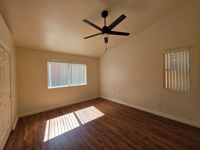 Building Photo - Beautiful Single Story Home