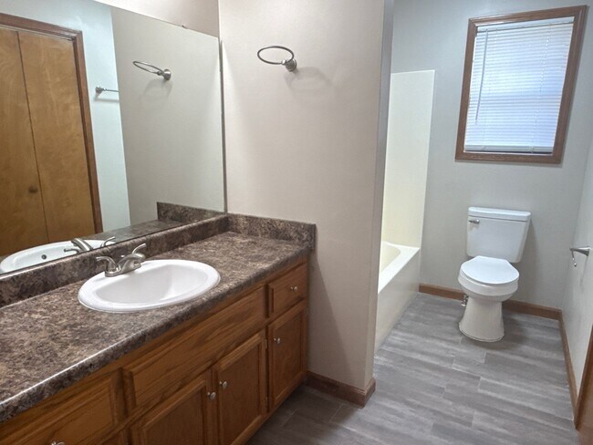 Building Photo - 22 Dean Cv