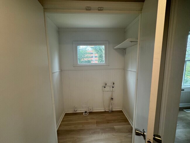 Building Photo - 363 Ebenezer Ave