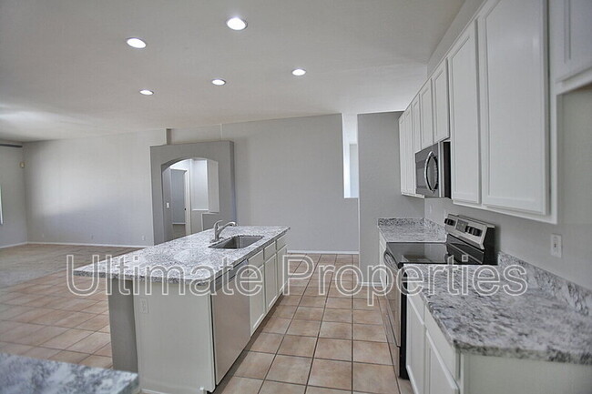 Building Photo - 8010 W Yukon Dr