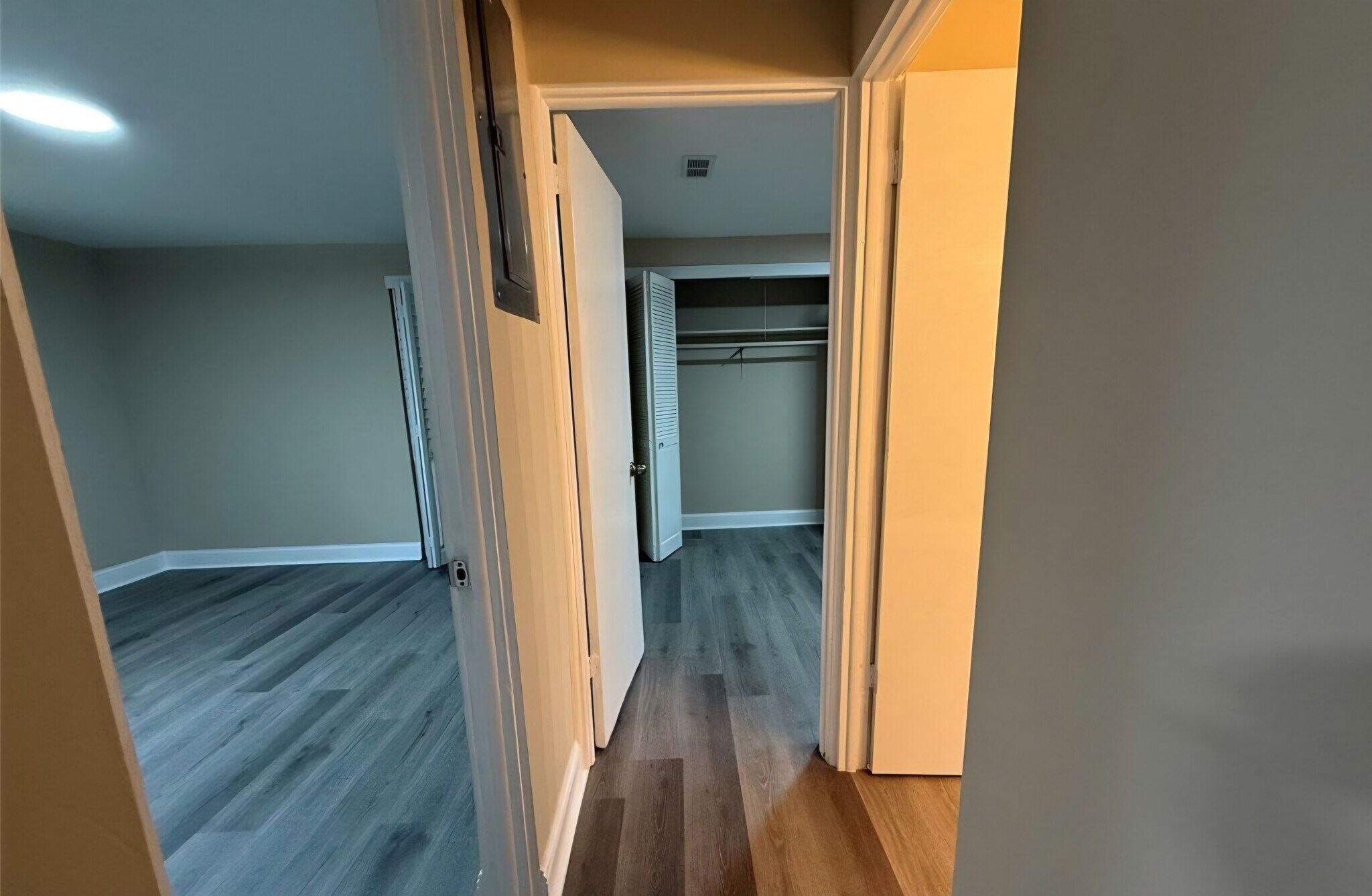 Building Photo - 904 8th Ave SW