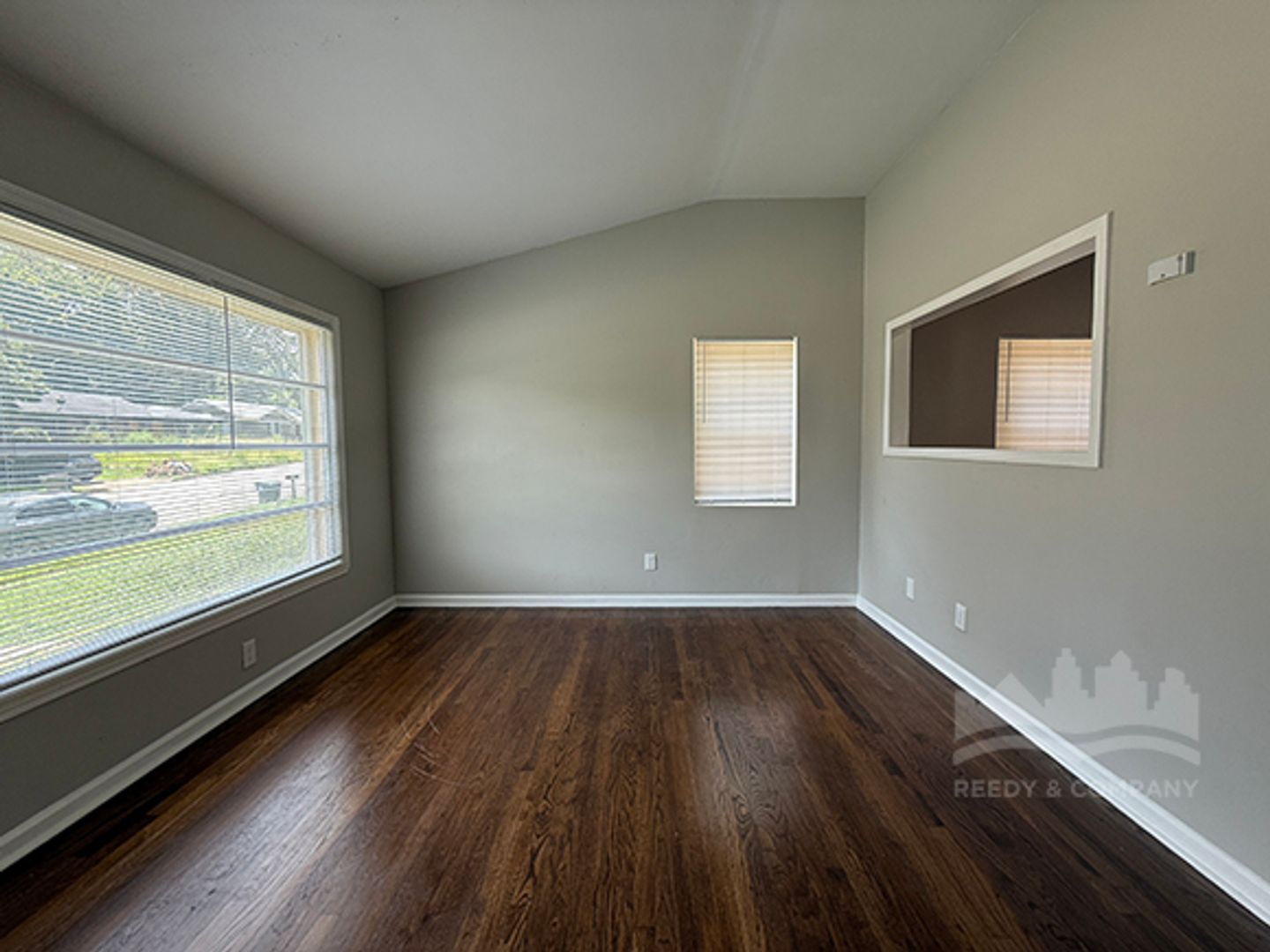 Building Photo - 2076 Willow Wood Ave