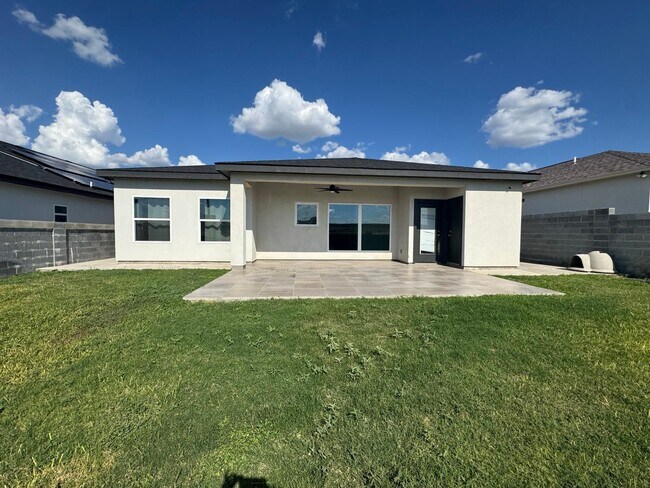 Building Photo - 1504 Ocaso Dr