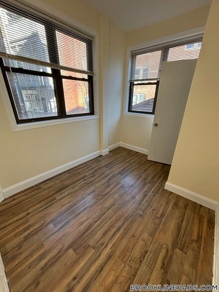 Building Photo - 69 Babcock St