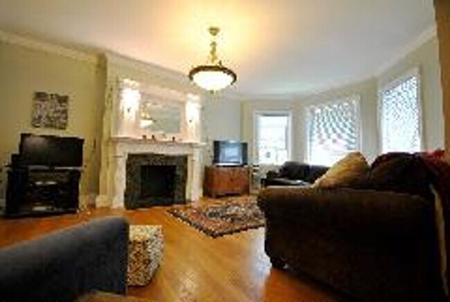 Building Photo - Renovated Brookline 3 Bed/2 Bath Duplex in Washington Square on Addington Rd.  Sept 1st, NO FEE